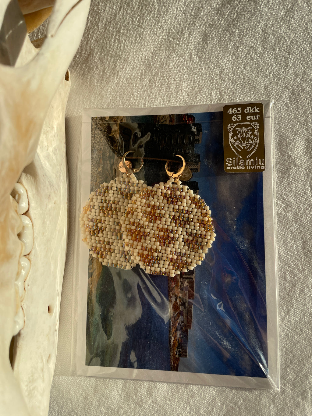 Ulo, the female planet - beige and gold