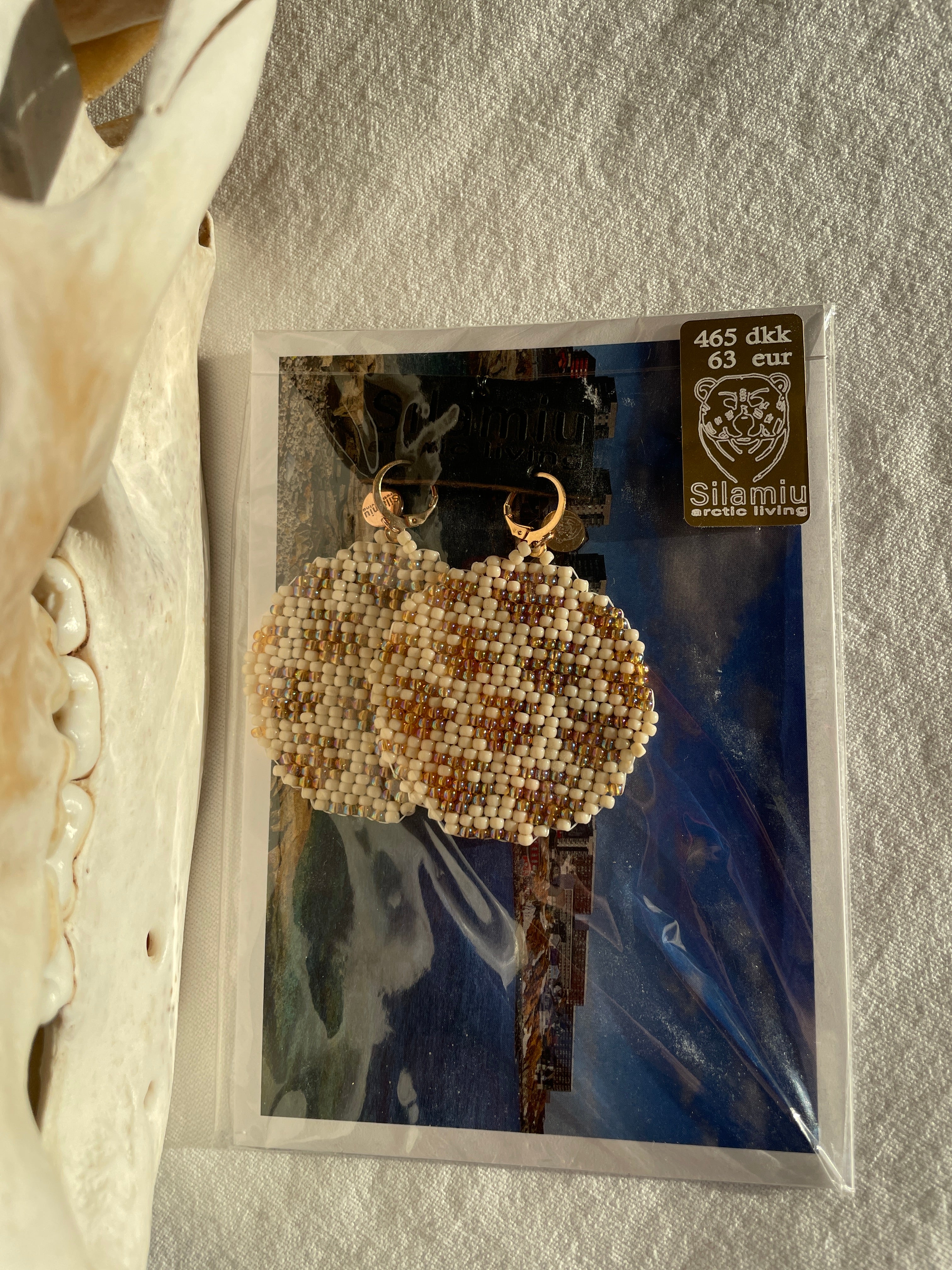 Ulo, the female planet - beige and gold