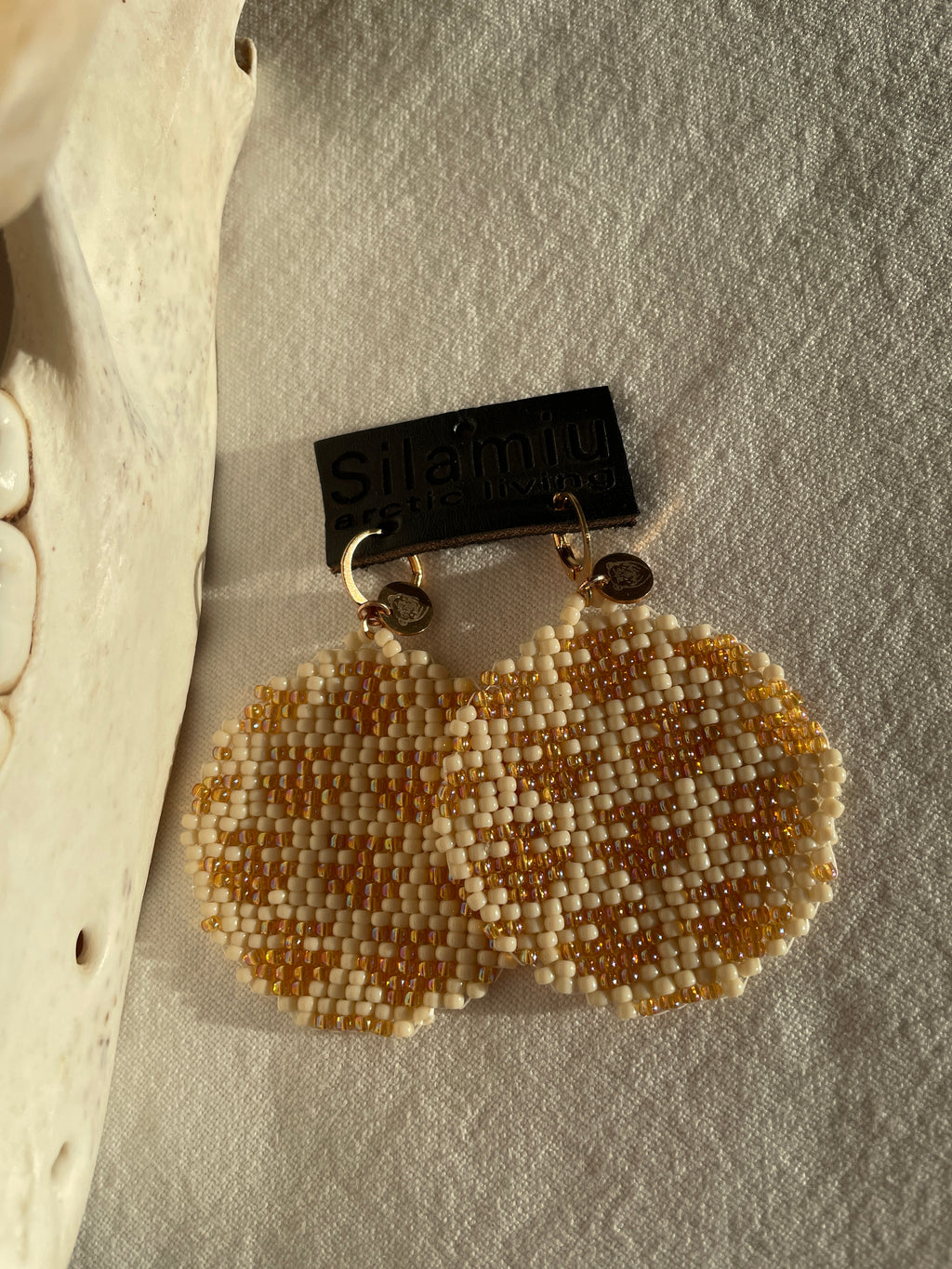 Ulo, the female planet - beige and gold