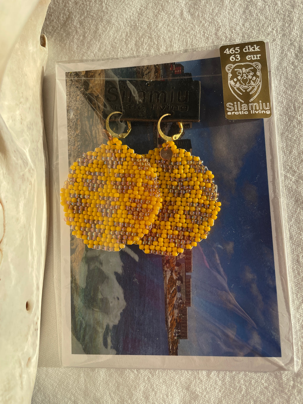 Ulo, the female planet - yellow and gold