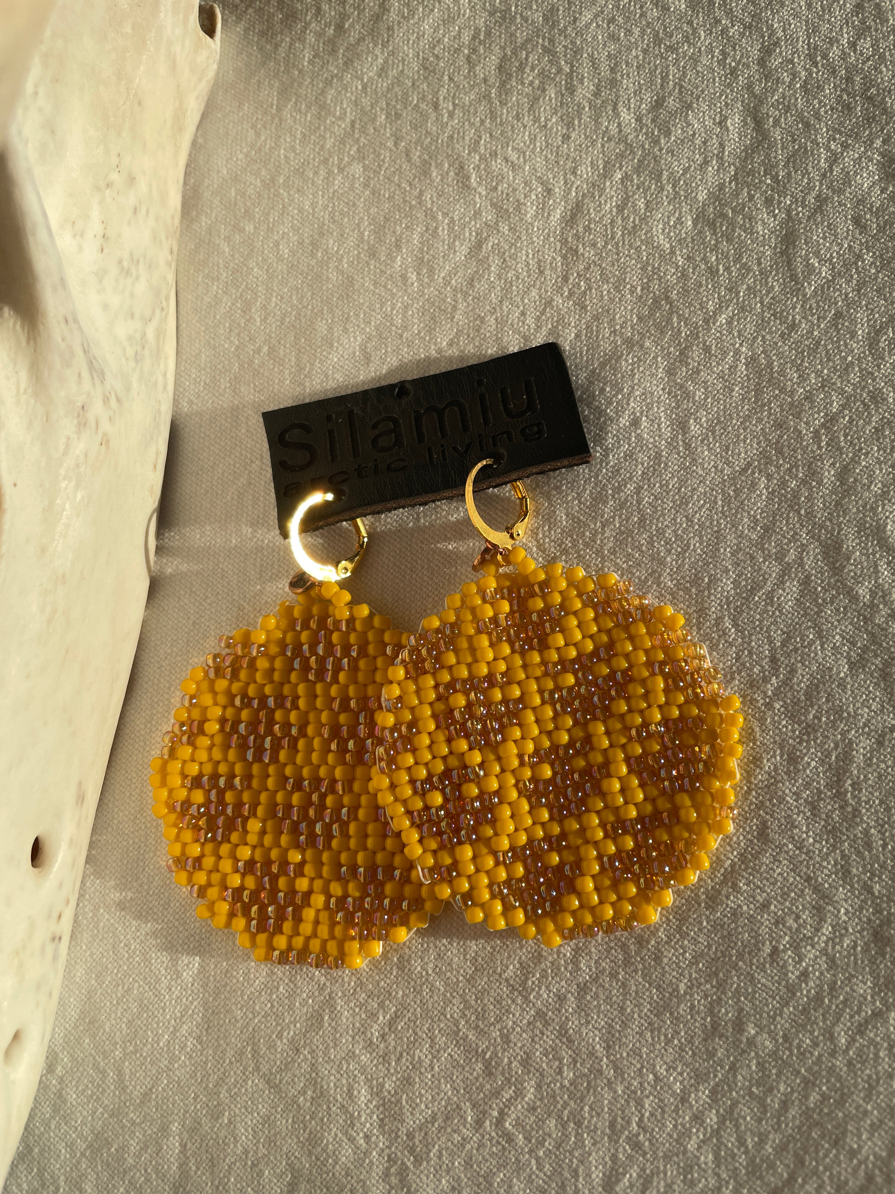 Ulo, the female planet - yellow and gold