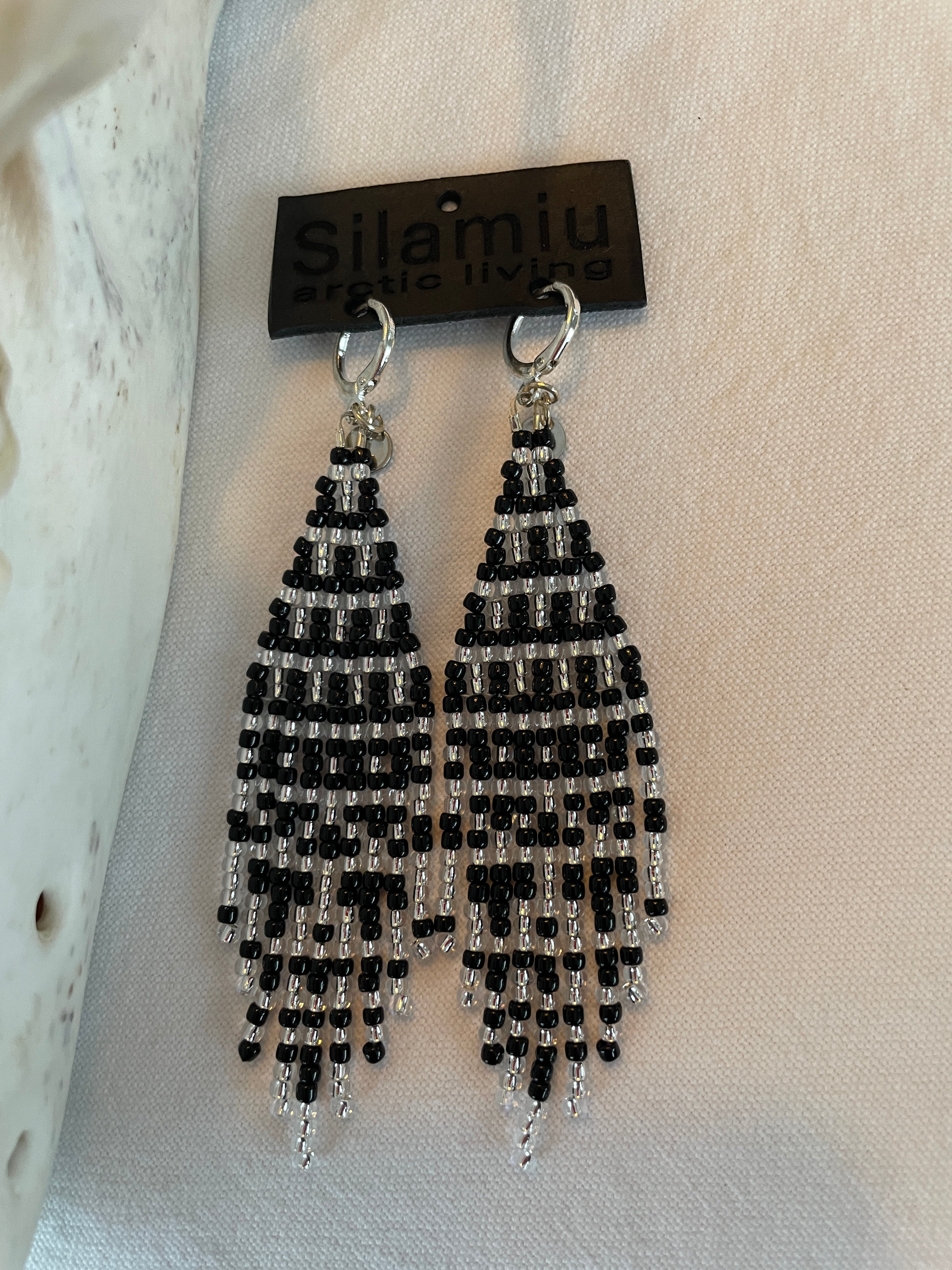 Kakiatoos, black and silver