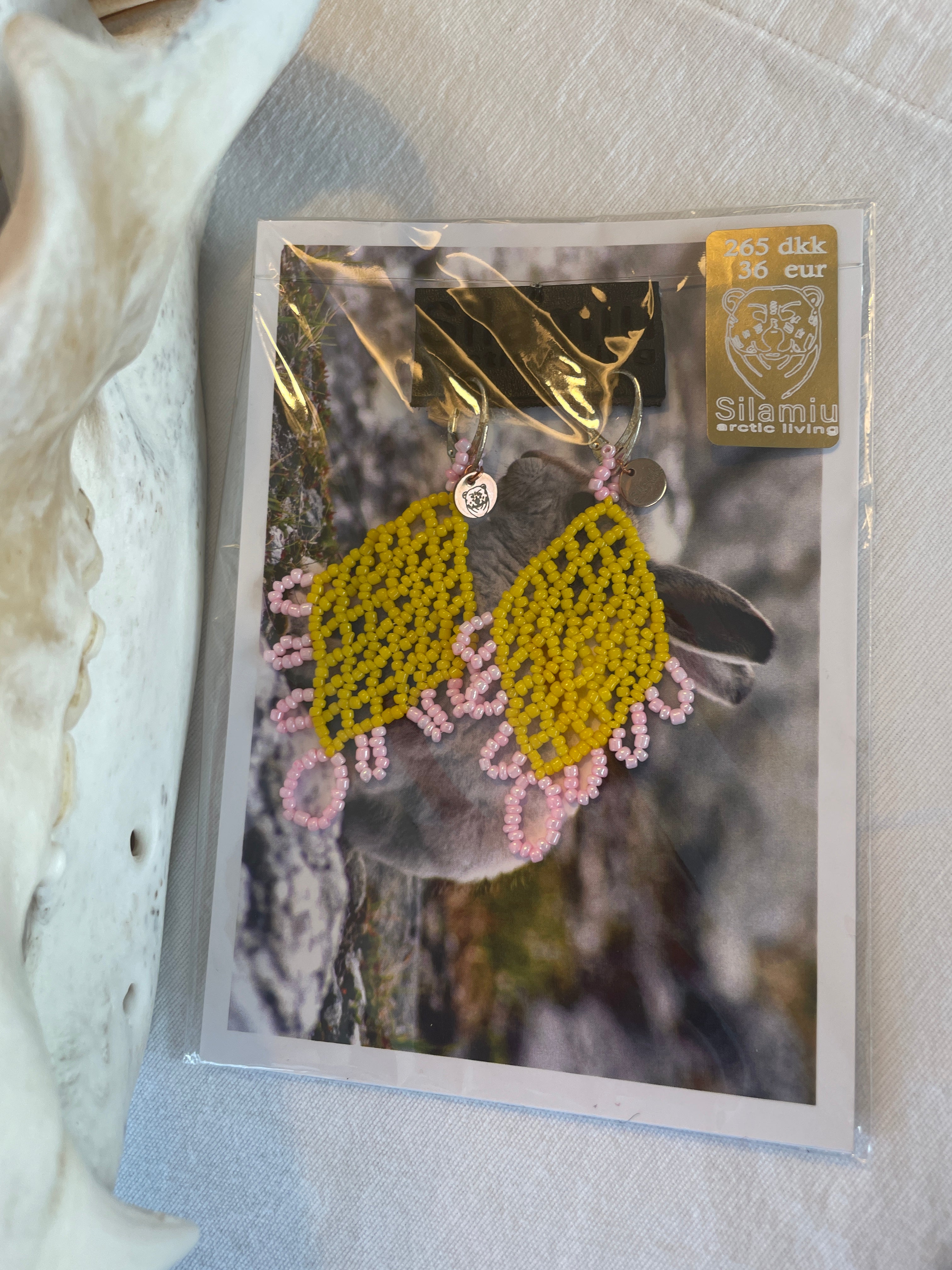 Nuilarmiut, small yellow