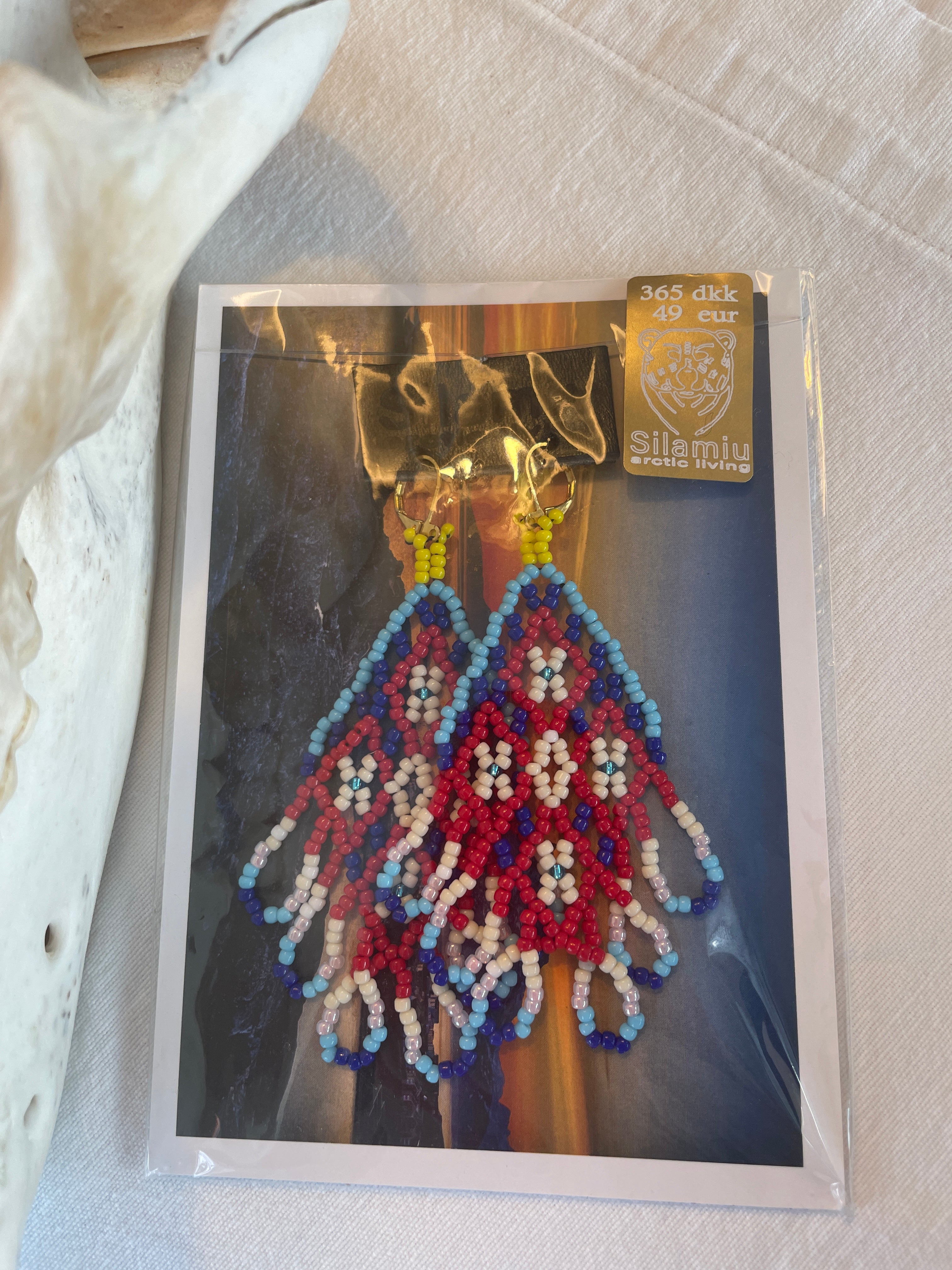 Nuilarmiut, red and blue