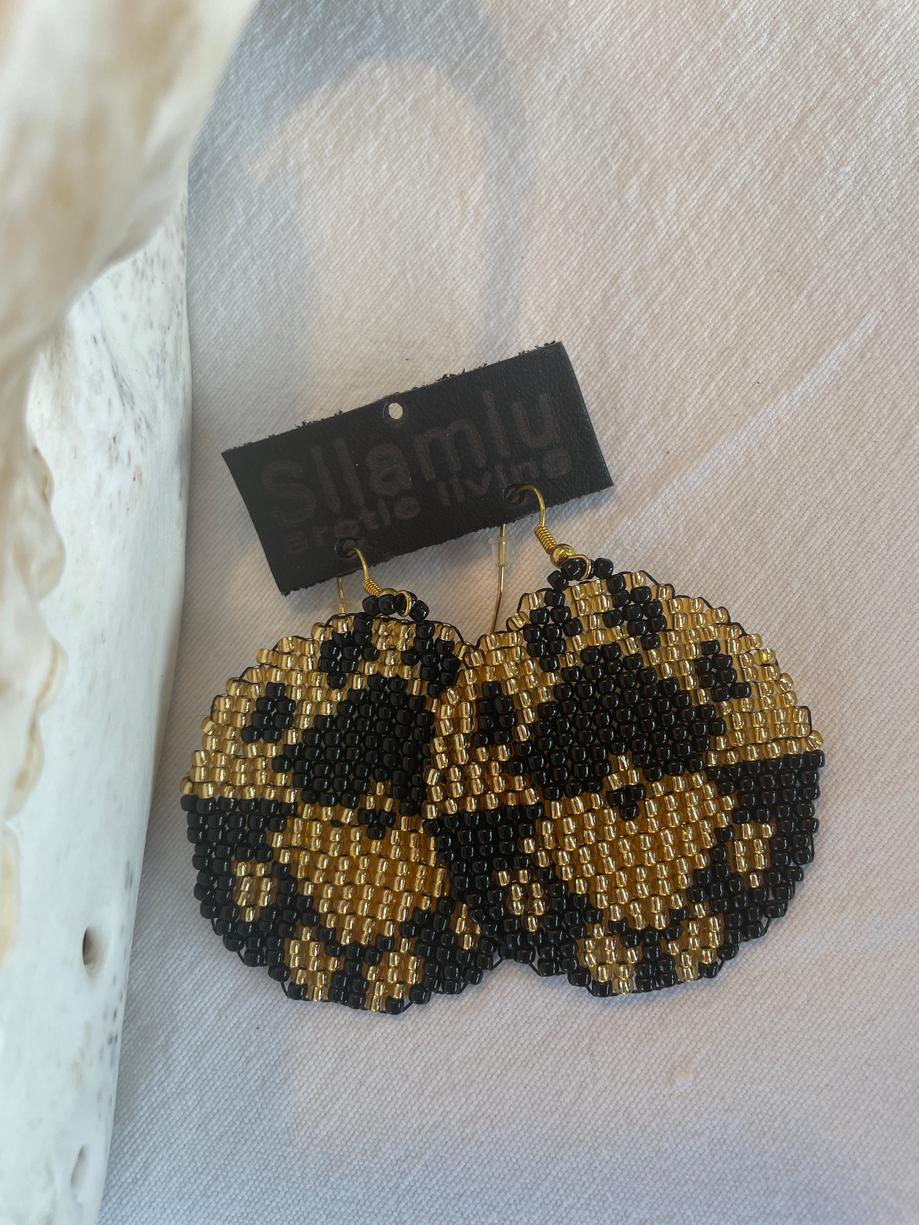 Sleeddog paws, black and gold