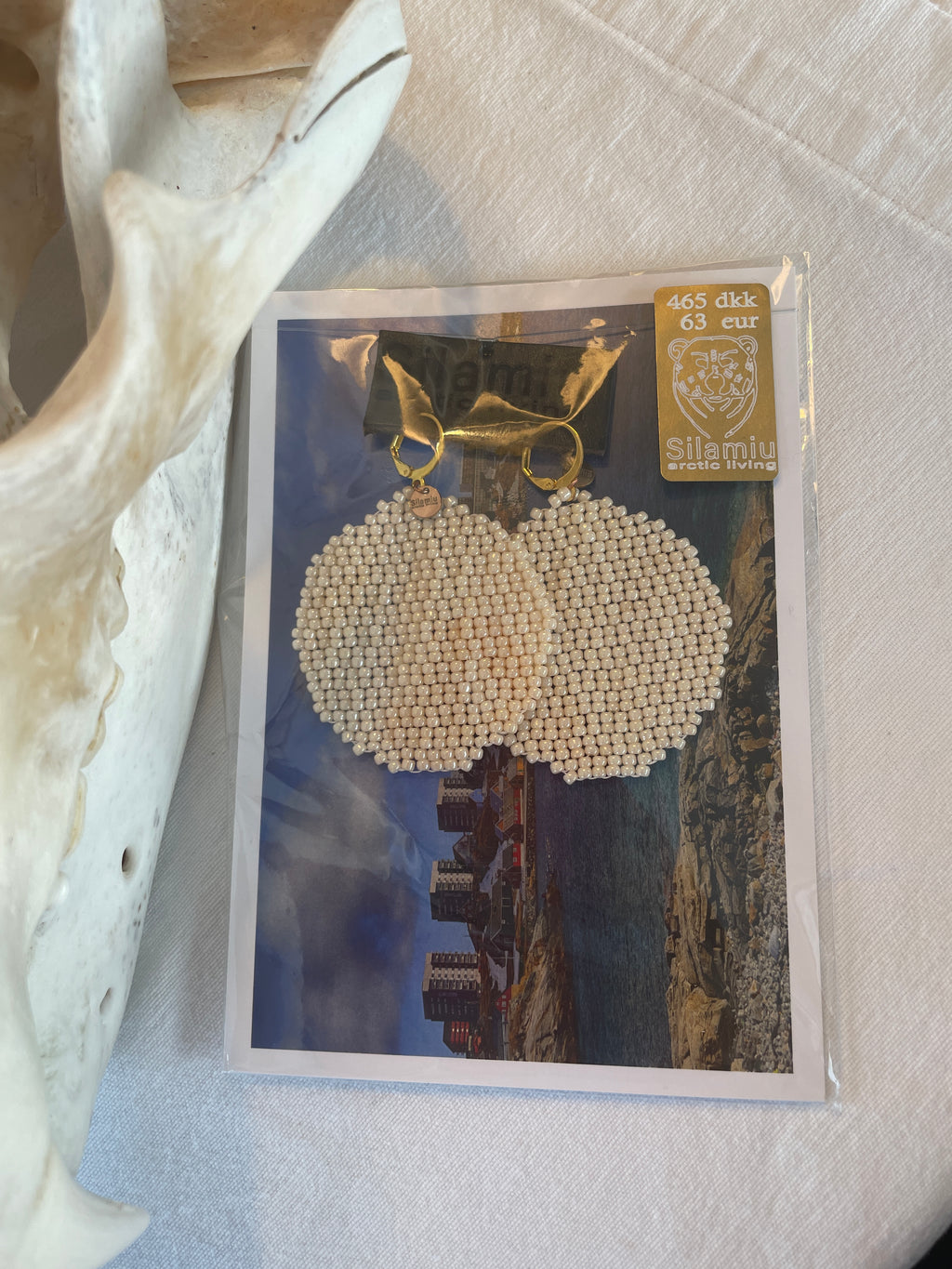 Huge planet, beige