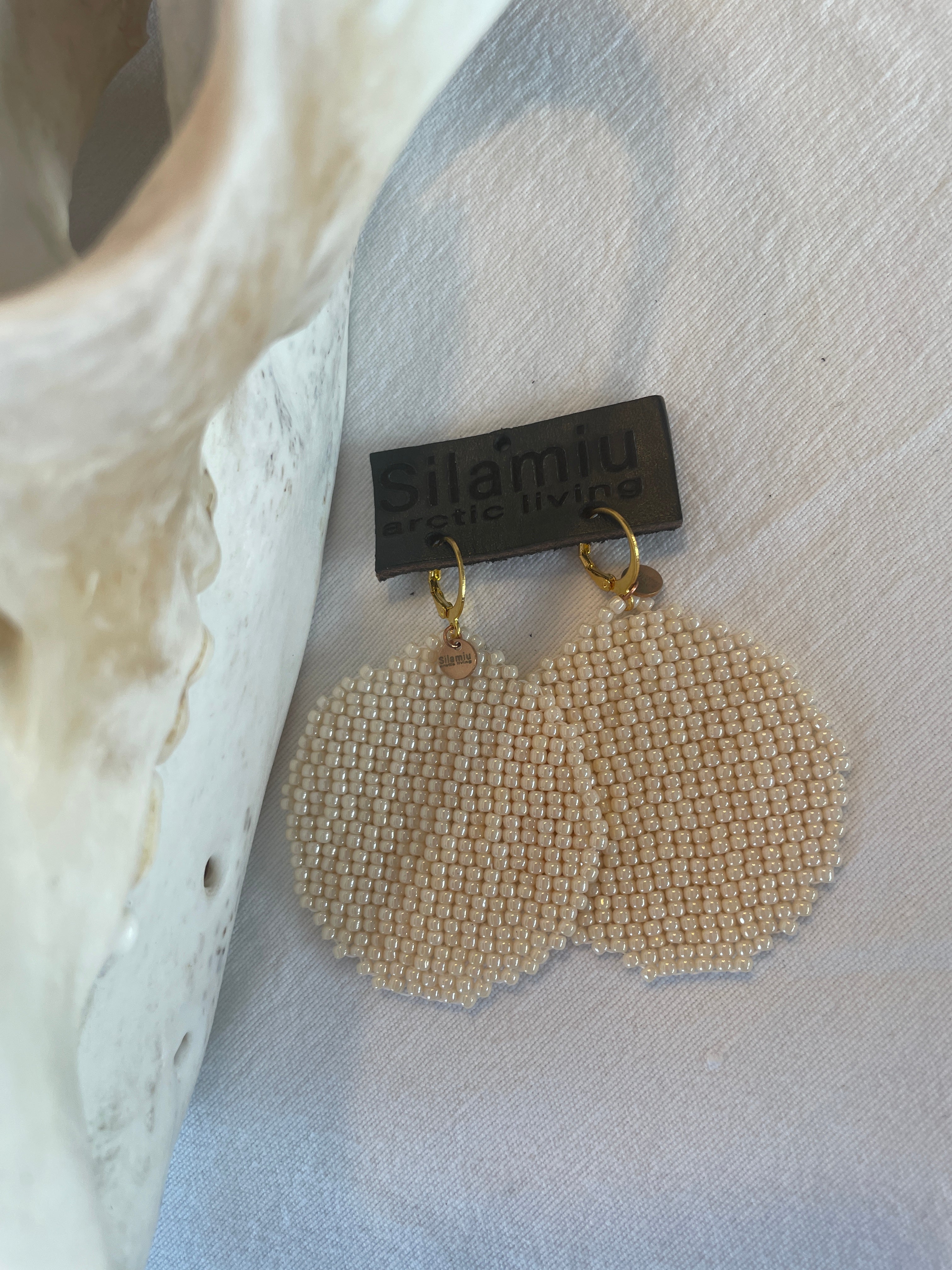Huge planet, beige