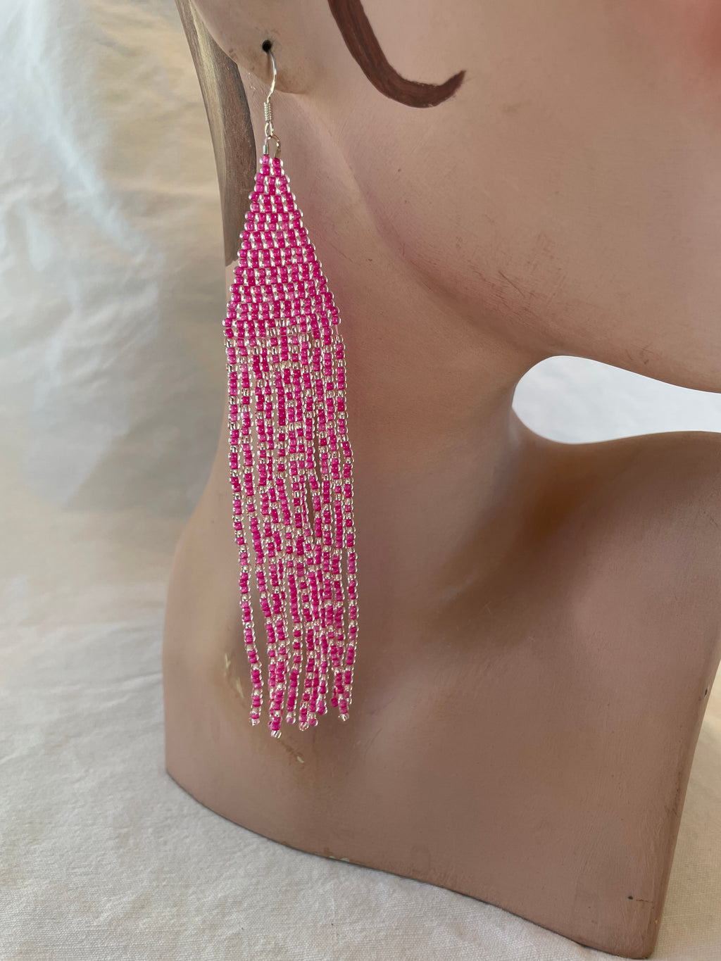 Avittat, silver on pink